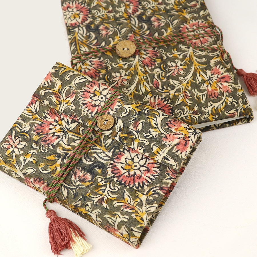 Earth and Elements Jewellery

https://www.earthandelements.co.uk › products › earthy-mix-cotton-bound-notebook-set
