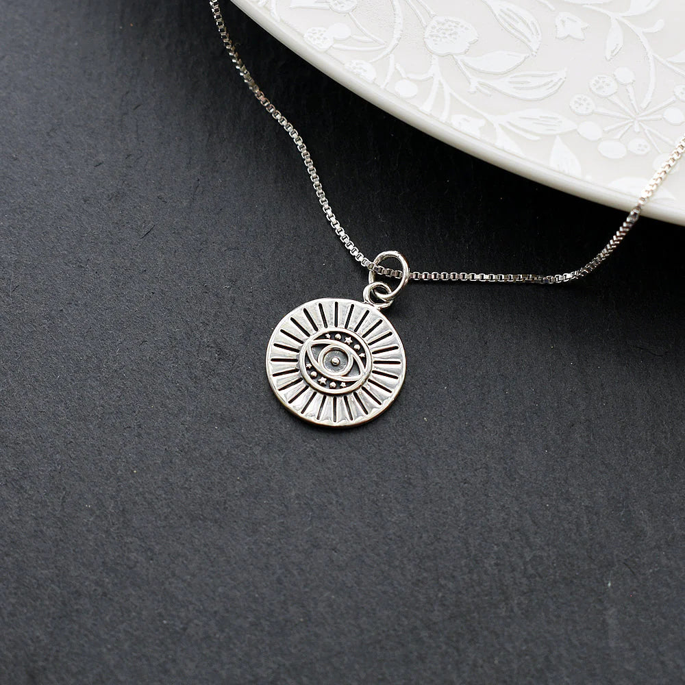 Earth and Elements Jewellery

https://www.earthandelements.co.uk › products › zora-disc-evil-eye-pendant
