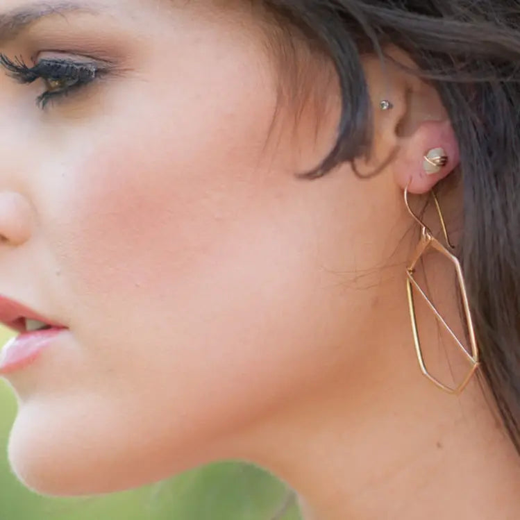 Earth and Elements Jewellery

https://www.earthandelements.co.uk › products › mother-of-pearl-pike-studs