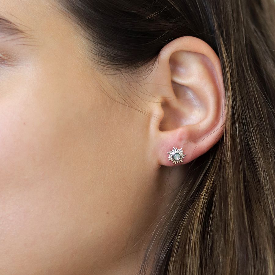 Earth and Elements Jewellery

https://www.earthandelements.co.uk › products › opalescent-sunburst-stud-earrings-sterling-silver
