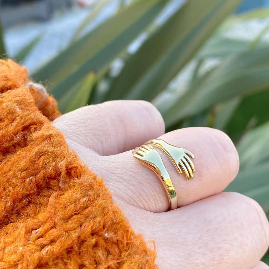 The Gold HUG Ring | Gold Hugging hands ring